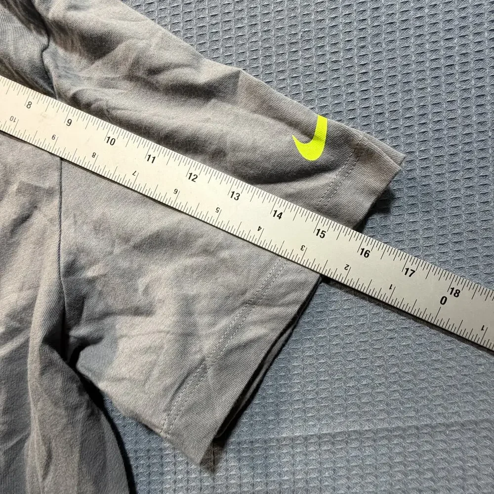 Nike Swoosh Tee Men Sz M Gray Brand New‎